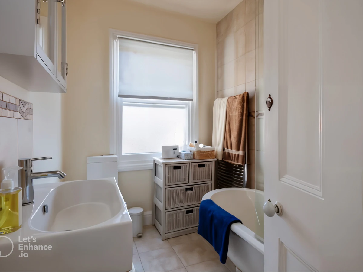 Victorian bathroom freshly painted by Haywards Heath Decorators with moisture-resistant finish