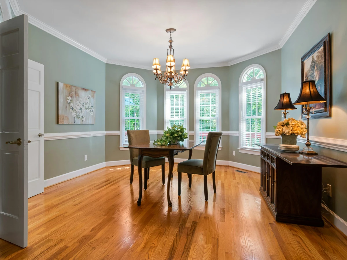Teal walls dining room painted by Haywards Heath Decorators in Haywards Heath