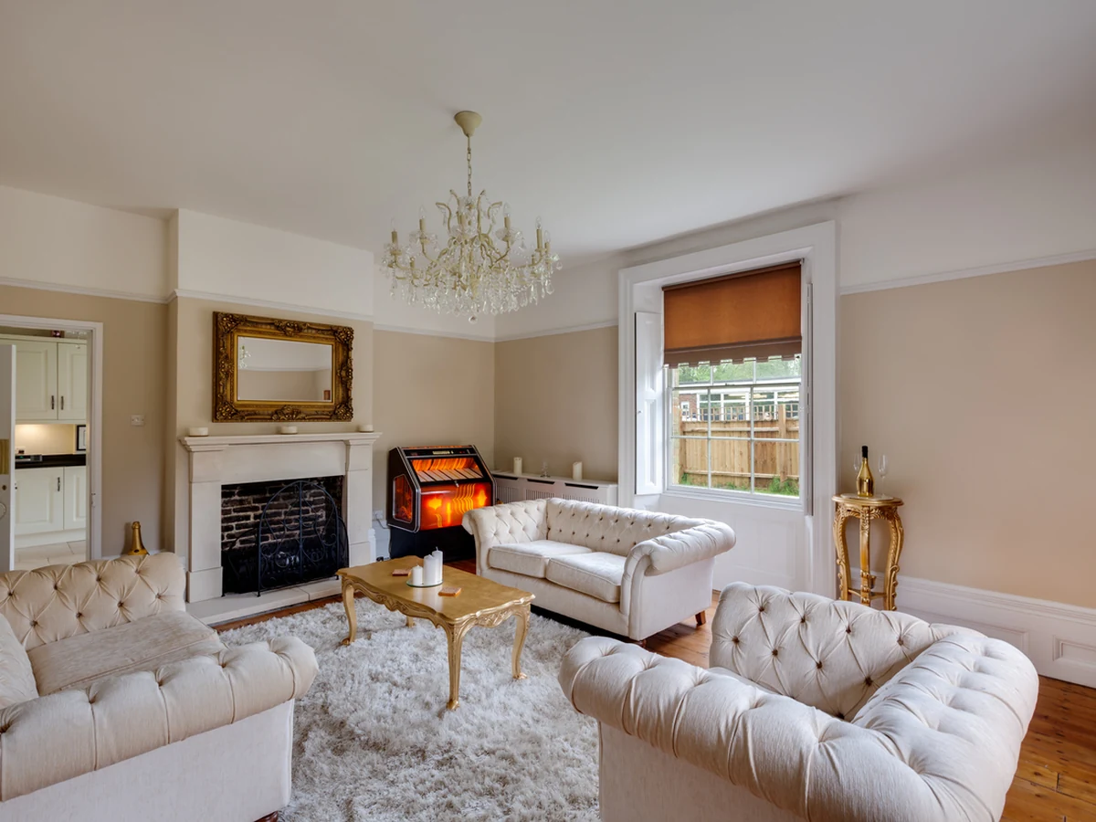 living-room-painting-elegant-cream-sitting-haywards-heath-decorators Elegant cream sitting room painting in Mid Sussex by Haywards Heath Decorators